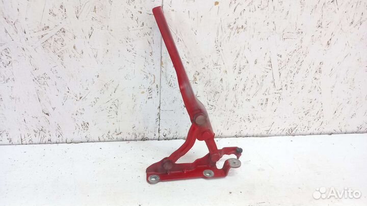 Петля капота левая Skoda Octavia A5