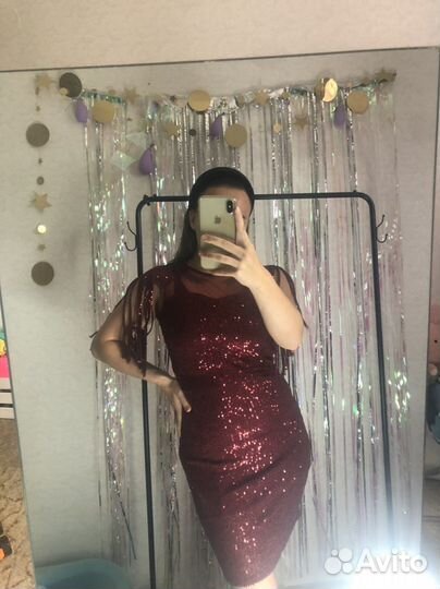 Платье с поетками