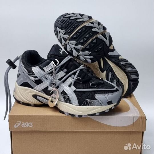 Кроссовки женские asics