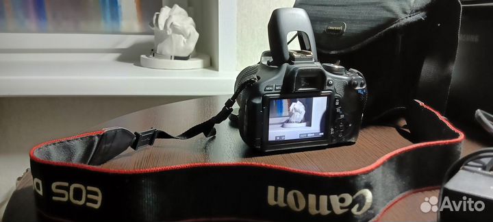 Зеркальная фотокамера Canon EOS 600D