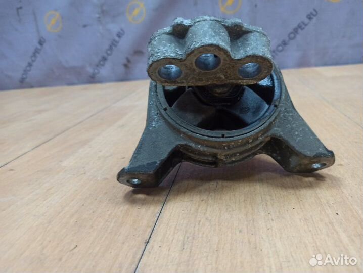 Подушка двигателя Opel Astra H седан Z16XER 2006