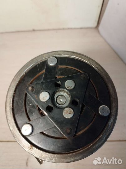 Компрессор кондиционера Renault Duster