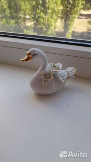 Статуэтка лебедь фарфор
