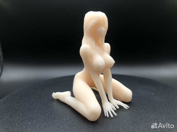 Статуэтка обнаженная девушка