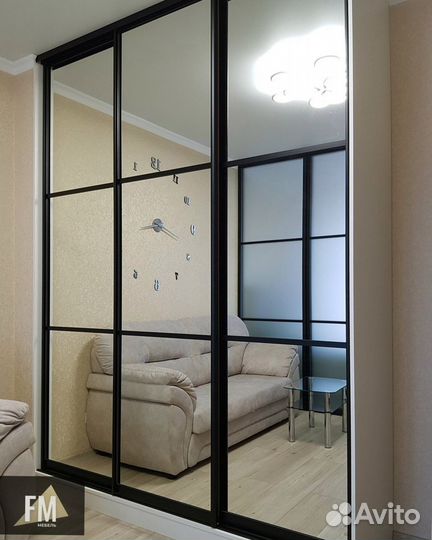 Шкаф-купе с зеркалом