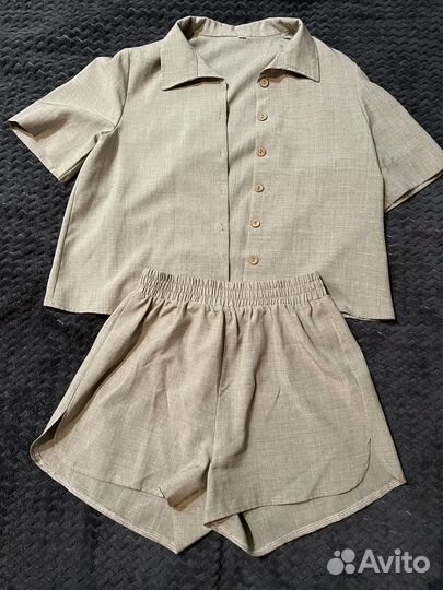 Костюм с шортами