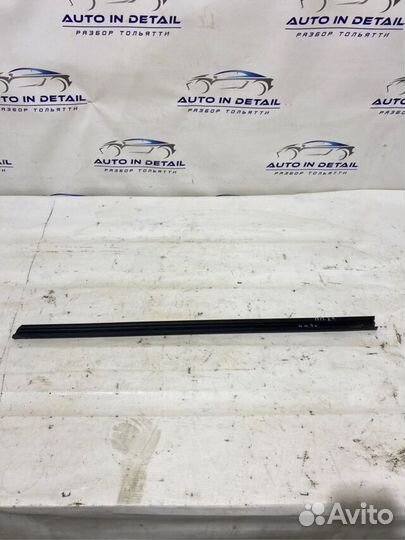 Уплотнитель стекла внутренний передний правый volk