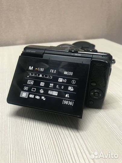 Canon eos m10