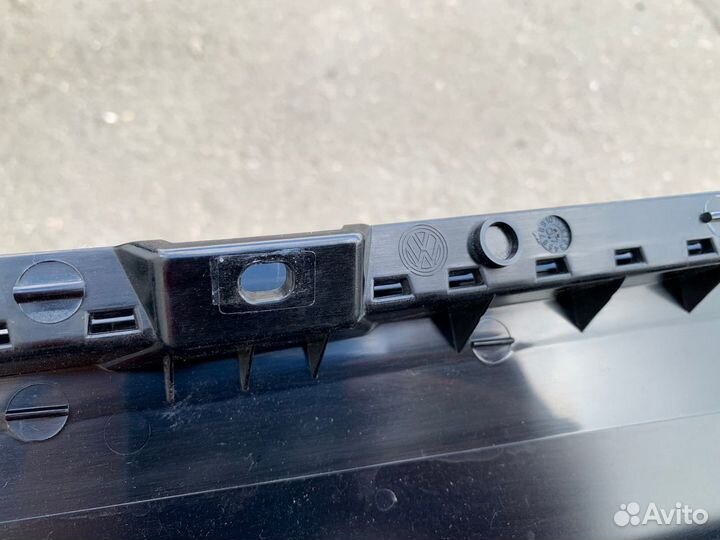 Накладка двери задней правой вертикальная Tiguan 1