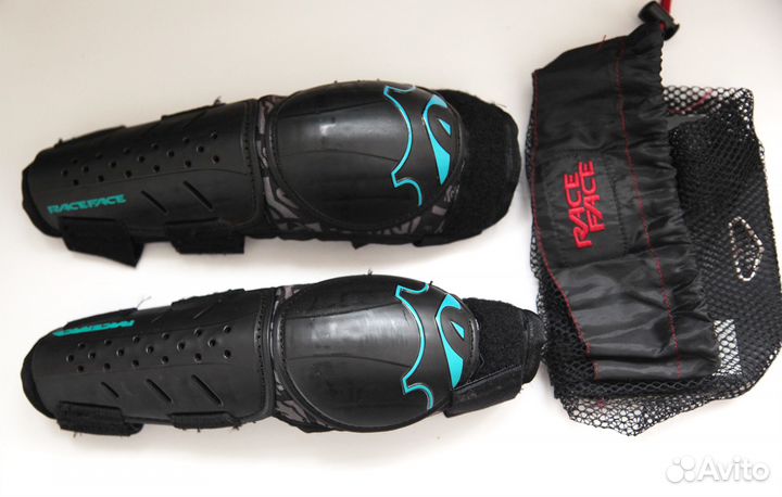 Защита локтя RaceFace Protekt Arm S/M подростковая