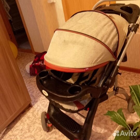 Прогулочная коляска