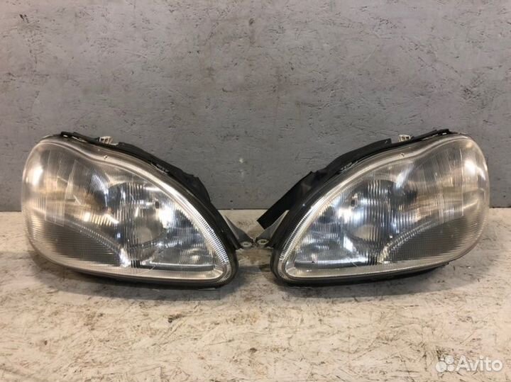 Фара правая Mercedes-Benz S-Klass W220