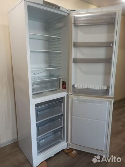 Холодильник Hotpoint ariston бу