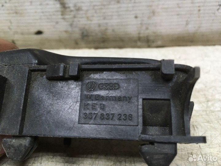 Ручка двери внутренняя правая Volkswagen Passat B3