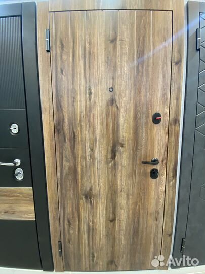 Входная дверь в квартиру / металлическая