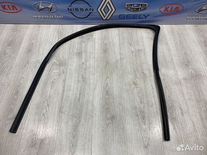 Уплотнитель перед проема стекла двери Renault sand