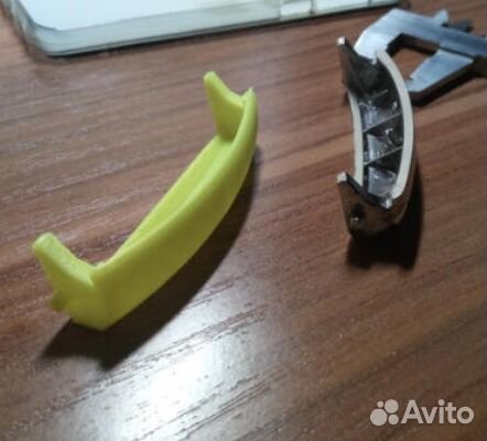 Клавиша открывания крышки мультиварки Redmond RMC