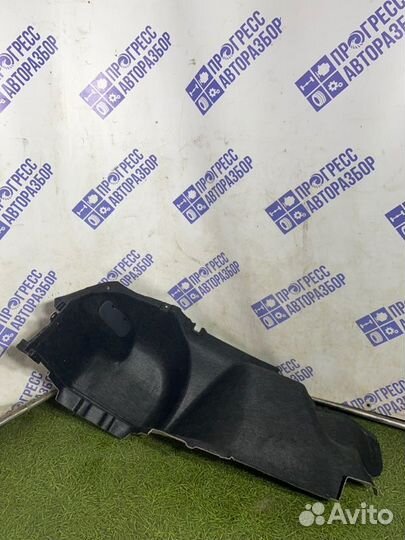 Обшивка багажника задняя левая Toyota Mark X седан