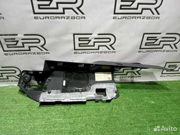 Крепление шторки багажника Land Rover Range Rover