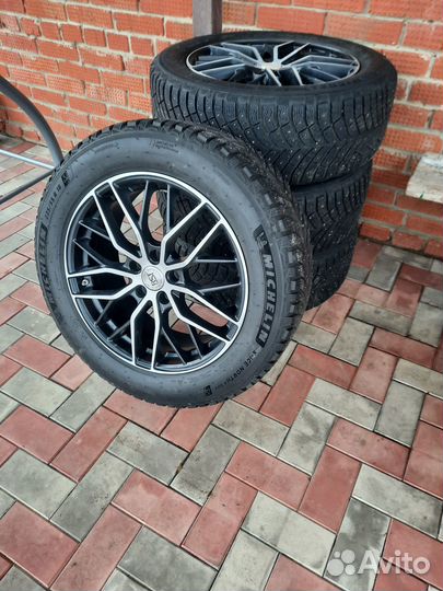 Зимние шипованные колеса р18 Michelin