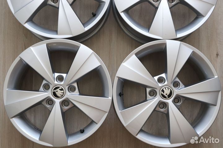 Skoda Octavia R16 оригинал 2022 год