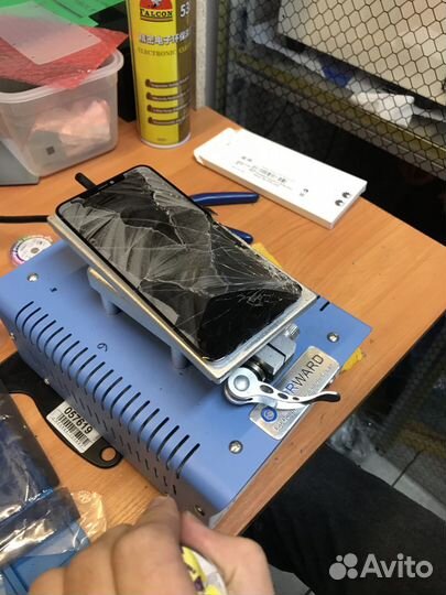 Замена разбитого стекла дисплея iPhone XR