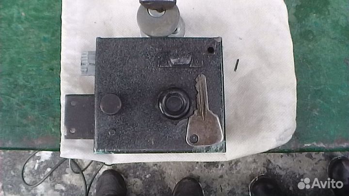 Замок. накладной