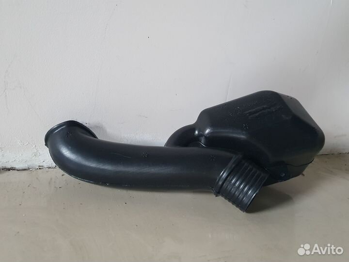 Воздуховод радиатора левый от Skoda Rapid 1 2012