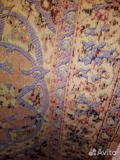 Ковёр тонкий можно и на кровать и на диван Турция