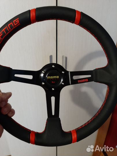 Спортивный руль momo