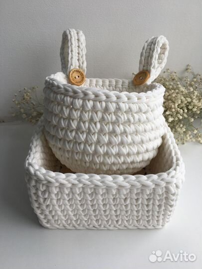 Вязаные корзины на кроватку