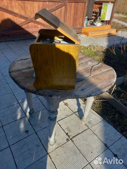 Винтажный стол и радиола Рекорд 61