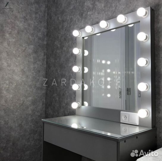 Гримерный стол и гримерное зеркало с подсветкой