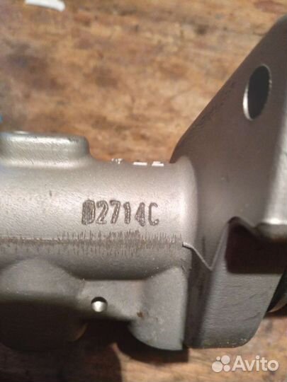 Главный тормозной Mercedes-Benz