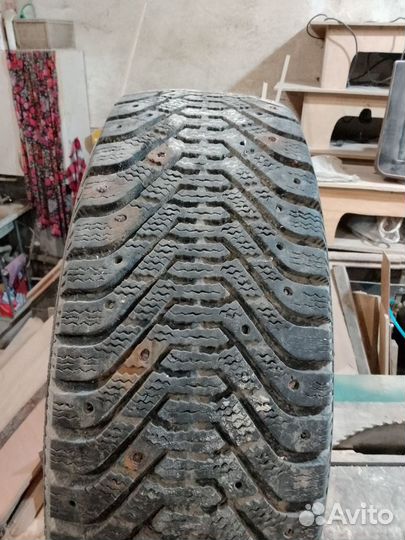 Goodyear UltraGrip 500 215/65 R16