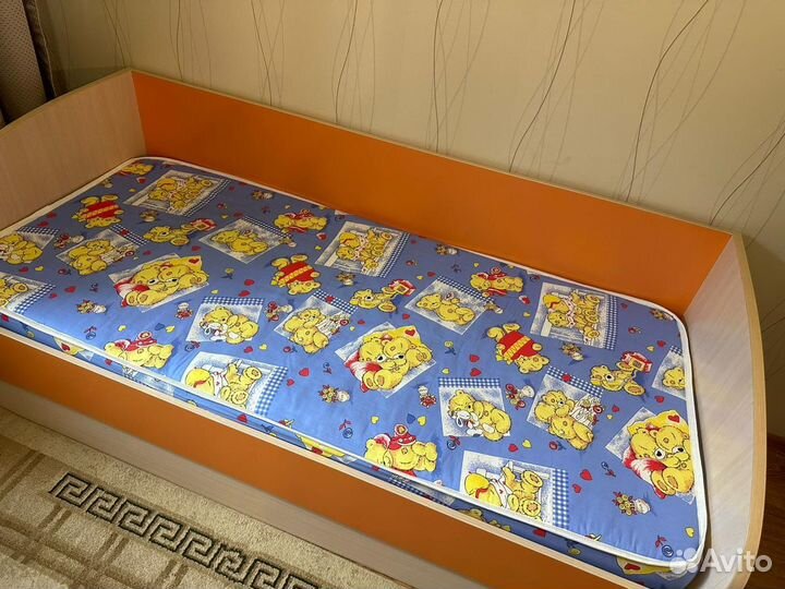 Детская кровать с матрасом