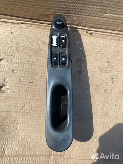 Блок управления стеклоподъемниками Hyundai Lantra