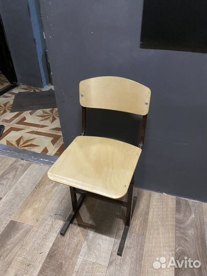 Парта (стол) и стул