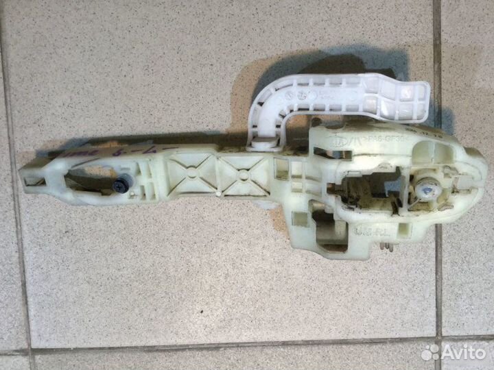 Кронштейн ручки двери задней Kia Sorento 2015