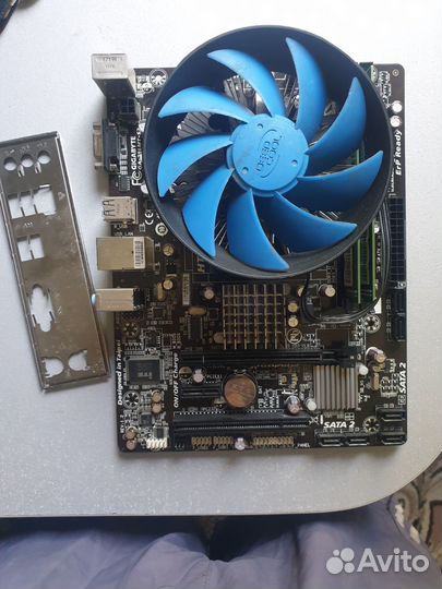 Материнская плата с процессором и памятью