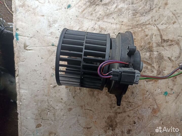 Форд Фьюжн мотор отопителя печки