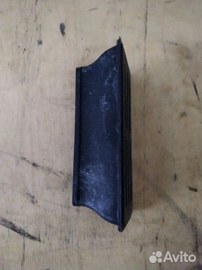 Опора передней рессоры передняя правая