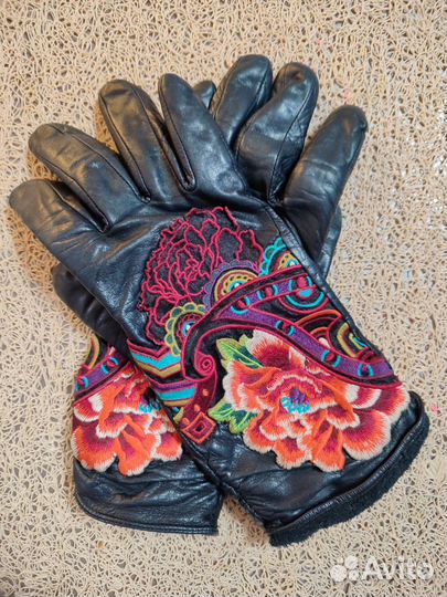 Перчатки кожаные женские с вышивкой