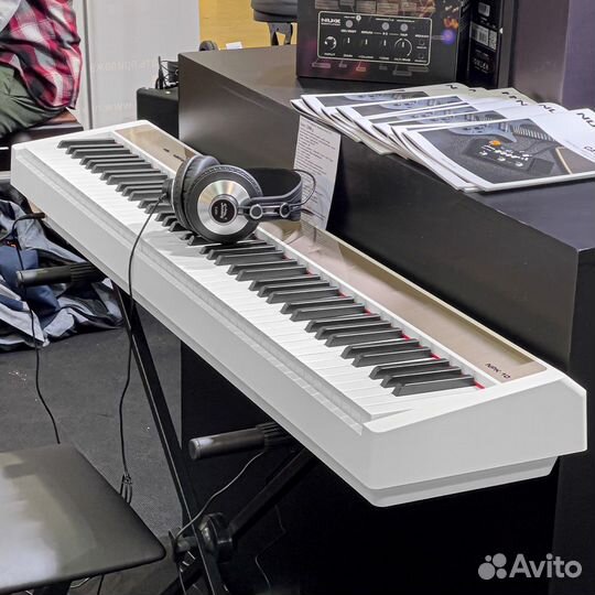 Цифровое пианино Nux (аксессуары в подарок)