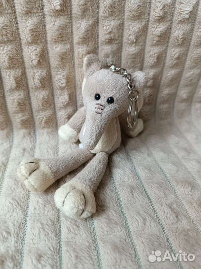 Брелки слоны новые