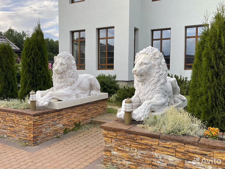 Статуя Сторожевой Лев Императора