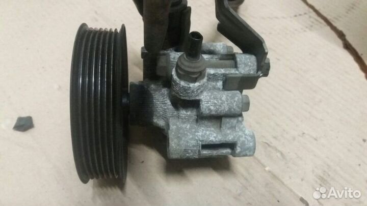 Насос гидроусилителя гур Toyota Avensis II AZT250