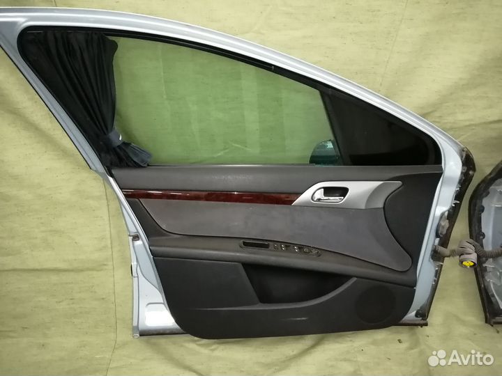 Обшивка передней двери peugeot 407