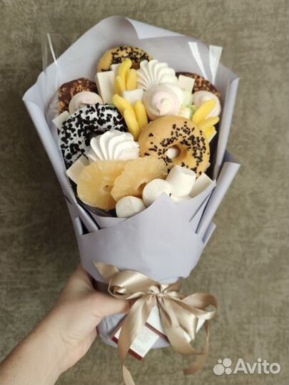 Сладкий букет, детский букет; букет из пончиков