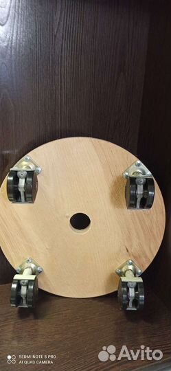 Подставка для цветов на колесах